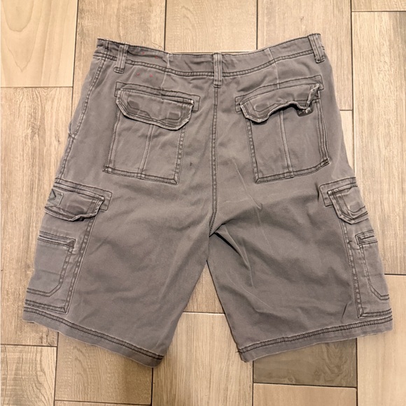UNIONBAY Gray Cargo Shorts - Picture 2 of 2